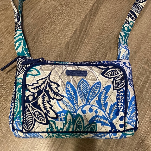 Vera Bradley Handbags - Vera Bradley floral quilted crossbody